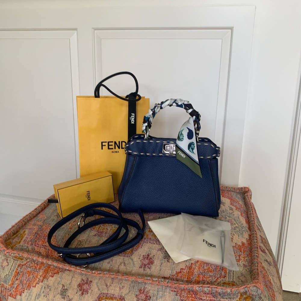 💙FENDI Iconic Mini Selleria Peekaboo💙